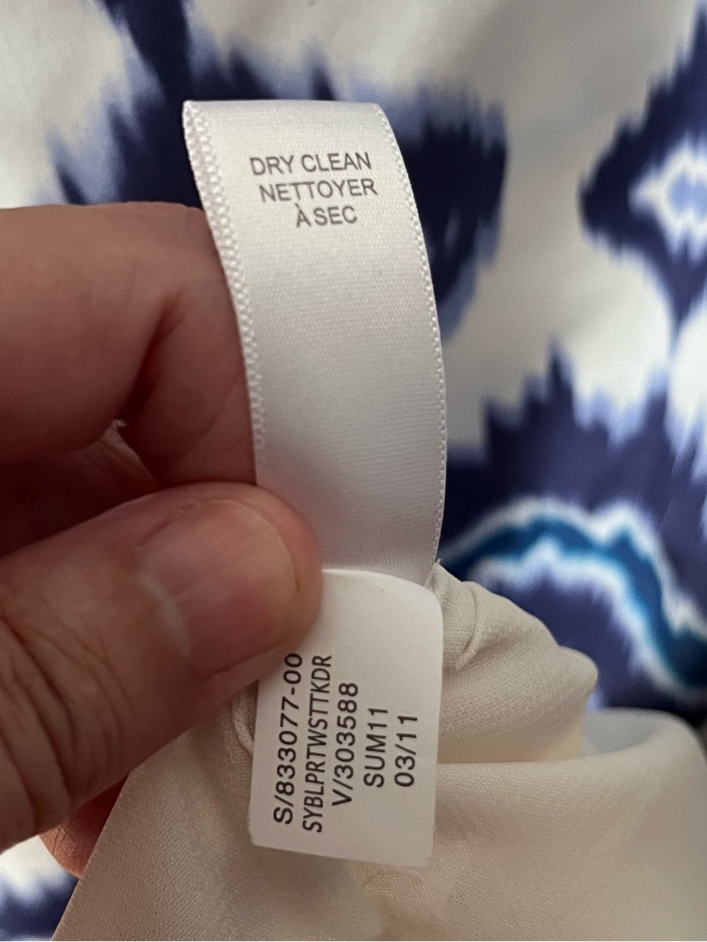 Banana Republic White Silk Dress with Navy Ikat Motif size 12 - Picture 6 of 6